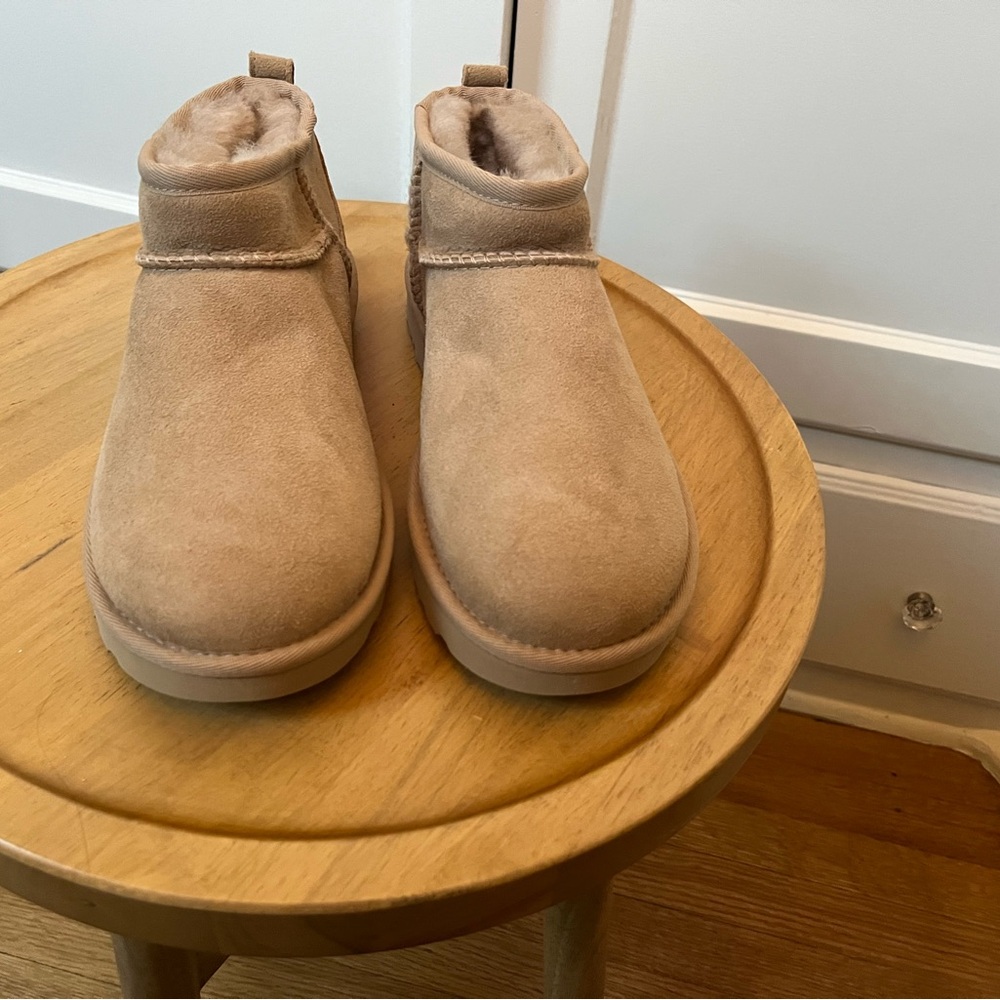 Uggs Classic Ultra Mini in sand